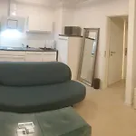 Apartment mit schöner, moderner Einrichtung