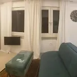 Apartment mit schöner, moderner Einrichtung