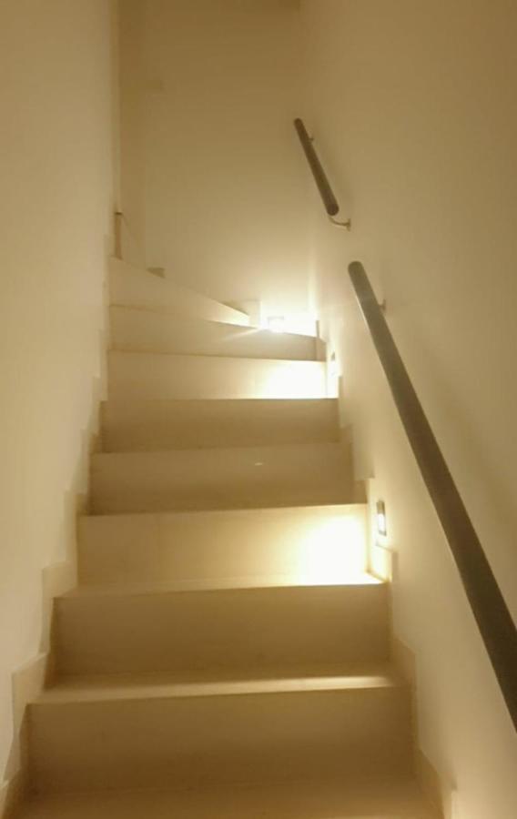 Apartment Mit Schöner, Moderner Einrichtung *