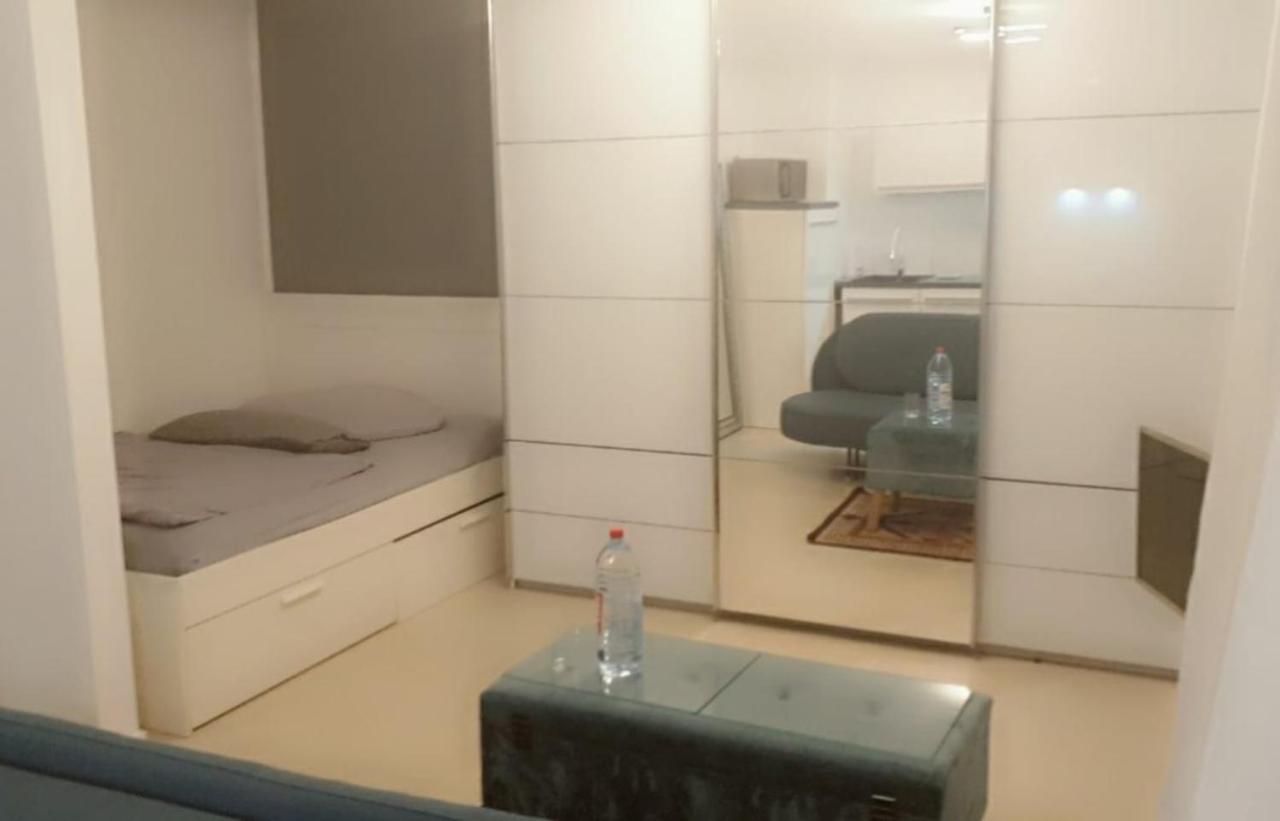 Apartment Mit Schöner, Moderner Einrichtung Köln